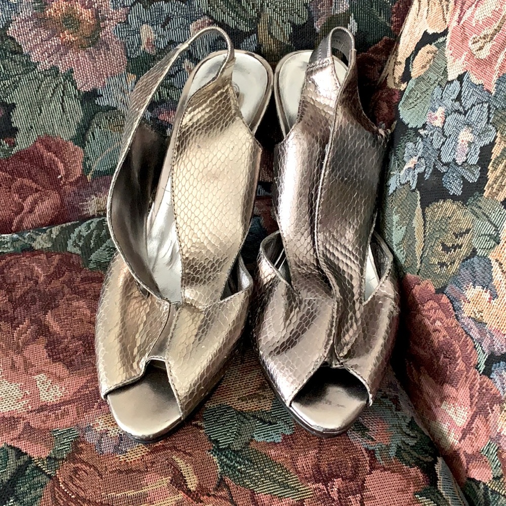 Silver metallic open toes heels gently worn size 7